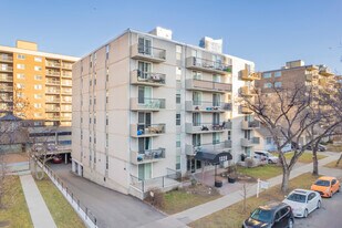 1328 13th Ave SW in Calgary, AB - Building Photo