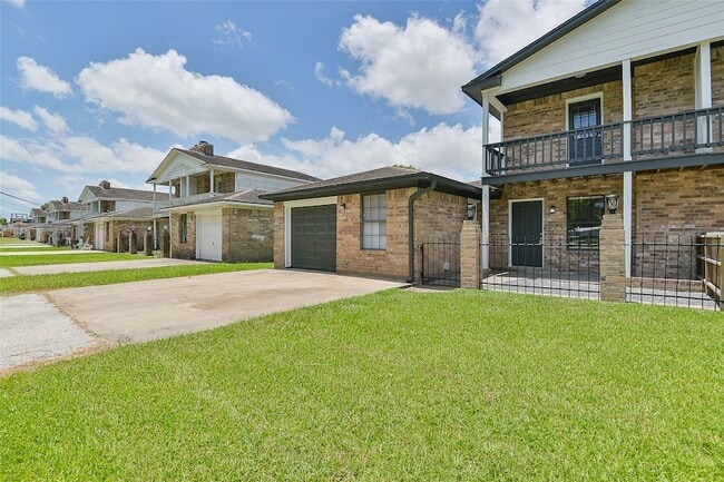 4512 Avenue L in Santa Fe, TX - Foto de edificio - Building Photo