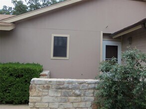 6802 Kenosha Pass in Austin, TX - Building Photo - Building Photo