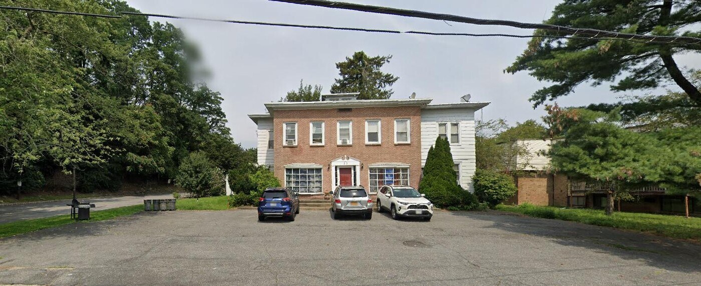 22 Pierces Rd in Newburgh, NY - Building Photo