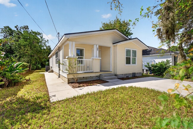 property at 867 Avery St
