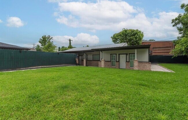 2127 Maximilian St in Houston, TX - Building Photo - Building Photo