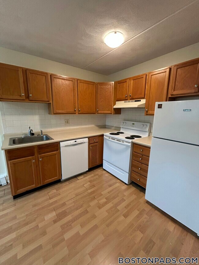 175 Adams St in Newton, MA - Foto de edificio - Building Photo