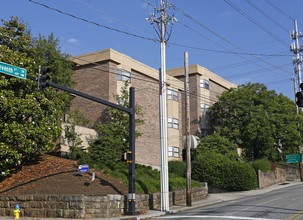 11 Place in Knoxville, TN - Foto de edificio - Building Photo