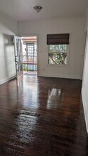 860 E Kensington Rd, Unit 864 in Los Angeles, CA - Foto de edificio - Building Photo