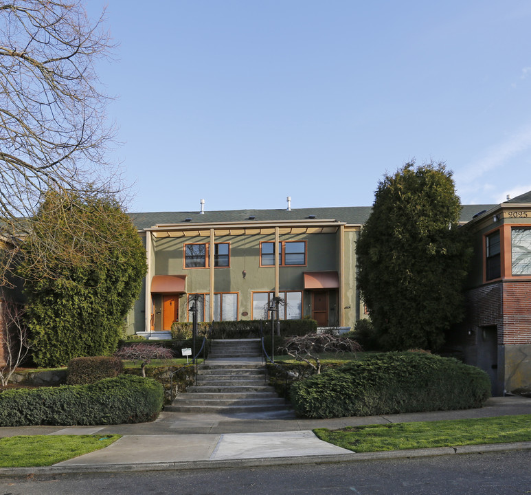 2025 SE Caruthers St in Portland, OR - Foto de edificio