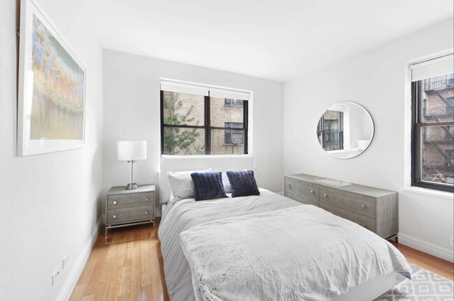 10 Downing St in New York, NY - Building Photo - Building Photo