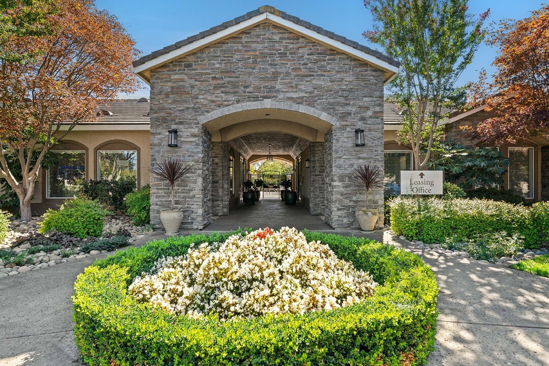 Mountain Shadows Apartments in Rohnert Park, CA - Building Photo