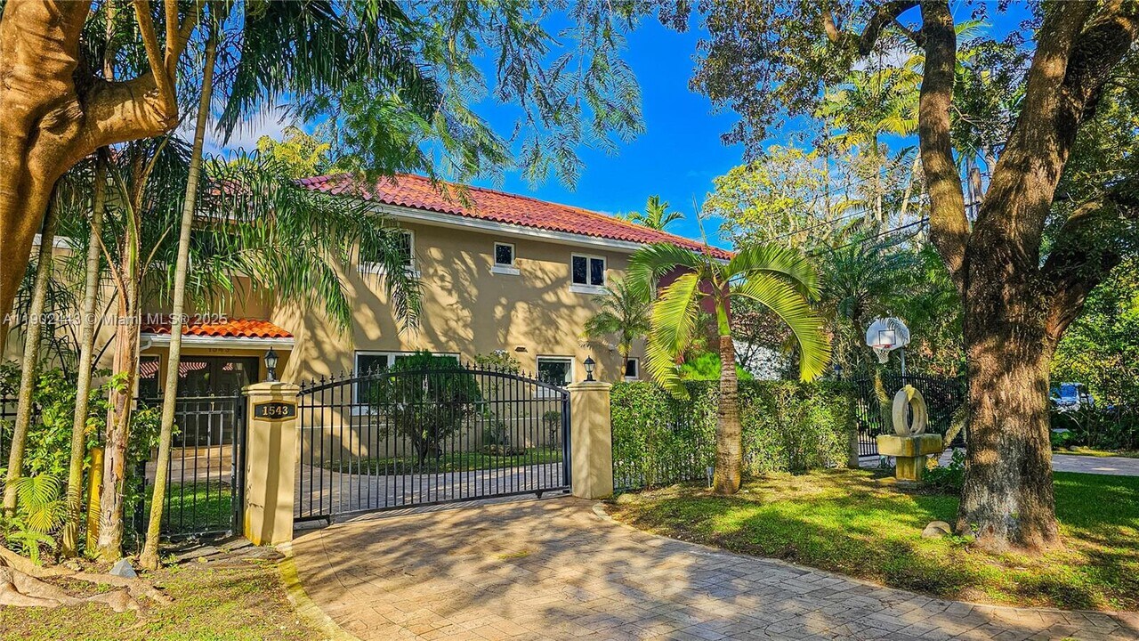 1543 Dorado Ave in Miami, FL - Building Photo