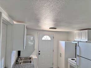 6356 Morongo Rd, Unit 2 in Twentynine Palms, CA - Building Photo - Building Photo