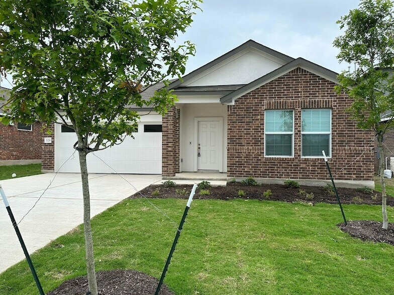 328 Golden Grove Pkwy in San Marcos, TX - Building Photo