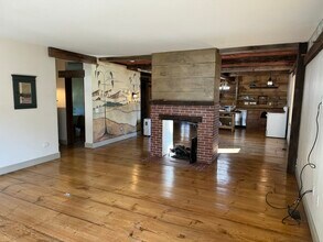 106 Wheelock Ave in Millbury, MA - Foto de edificio - Building Photo