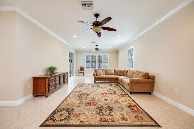 13430 Kent St in Naples, FL - Foto de edificio - Building Photo