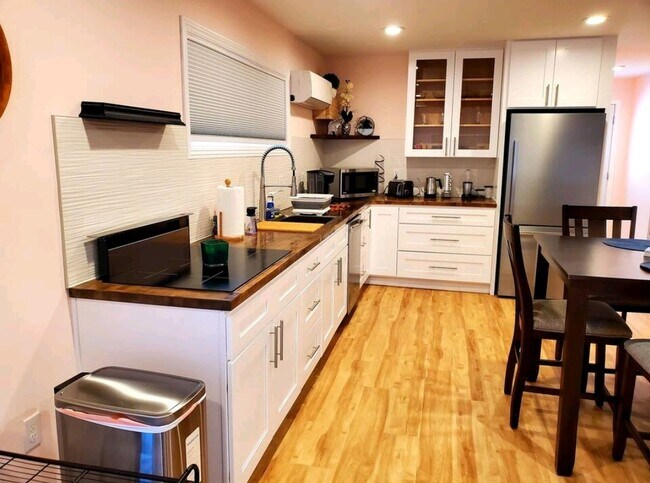 2481 E Canal Dr in Turlock, CA - Building Photo - Building Photo