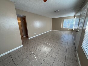 217 Universe Ave in Bakersfield, CA - Building Photo - Building Photo