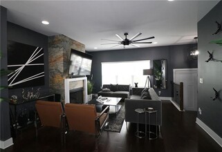 2166 Wiggins Walk in Atlanta, GA - Foto de edificio - Building Photo