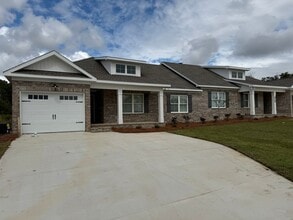 408 S Zetterower Ave in Statesboro, GA - Building Photo - Building Photo