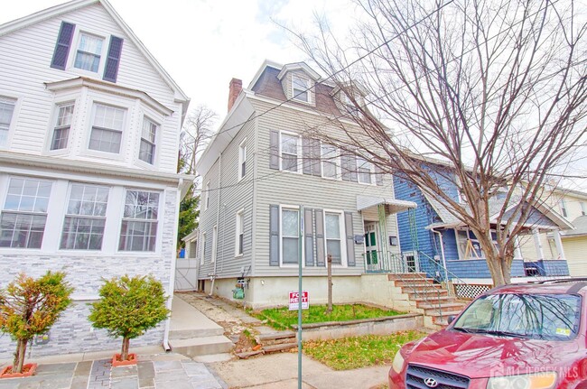 1076 Fulton St, Unit Duplex in Rahway, NJ - Building Photo - Building Photo