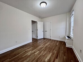 105 Pinehurst Ave in New York, NY - Building Photo - Building Photo