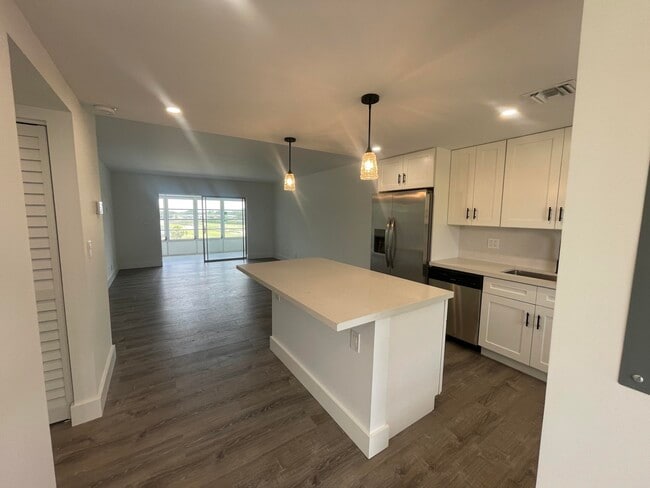 1005 Country Club Dr in Margate, FL - Building Photo - Building Photo