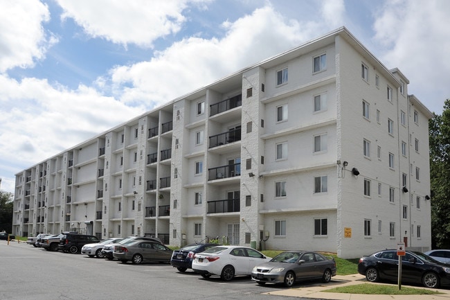 Chasemont Apartments in Newark, DE - Foto de edificio - Building Photo