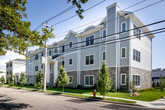 The Sagamore in Port Washington, NY - Foto de edificio - Building Photo