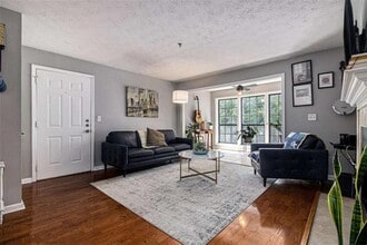 4556 Vinings Central Trace SE in Atlanta, GA - Building Photo - Building Photo