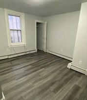 339 King St in Pottstown, PA - Building Photo