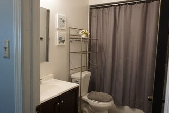 4042 Charleston Rd, Unit 2W in Matteson, IL - Building Photo - Building Photo