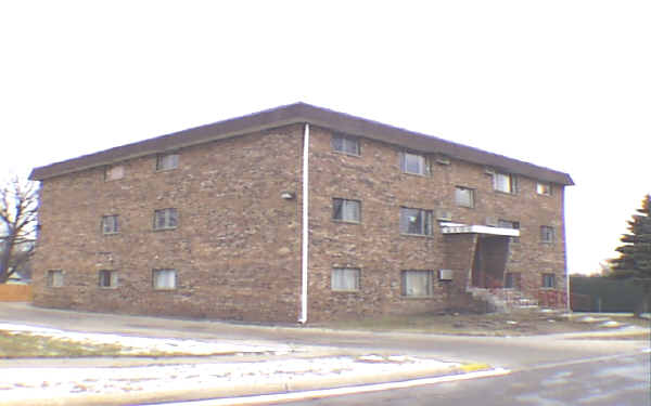 2400 24th Pl in North Chicago, IL - Foto de edificio