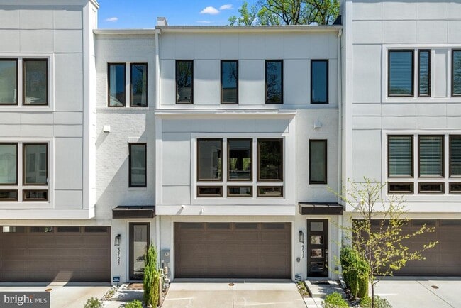 property at 3717 Glenmoor Reserve Ln