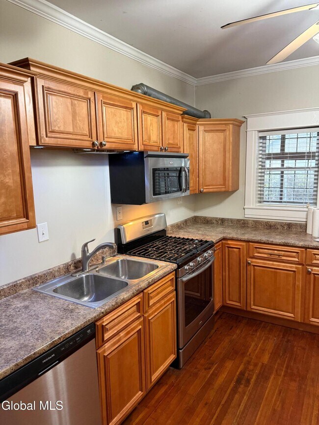 24-26-26 Penrose Ave in Mechanicville, NY - Foto de edificio - Building Photo