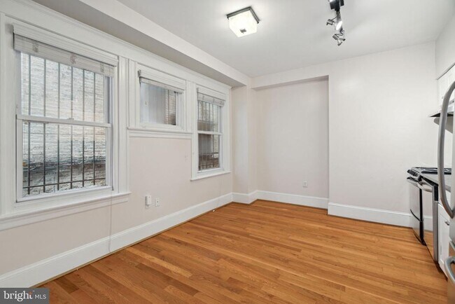 1955 Locust St in Philadelphia, PA - Building Photo - Building Photo