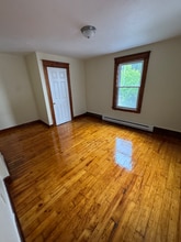 87 Cross St in Southbridge, MA - Building Photo - Building Photo