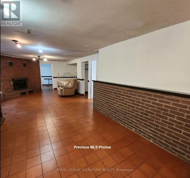 2675 Sherhill Dr in Mississauga, ON - Building Photo - Building Photo