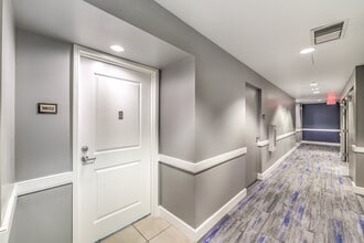 200 W Sahara Ave, Unit 3802 in Las Vegas, NV - Foto de edificio - Building Photo