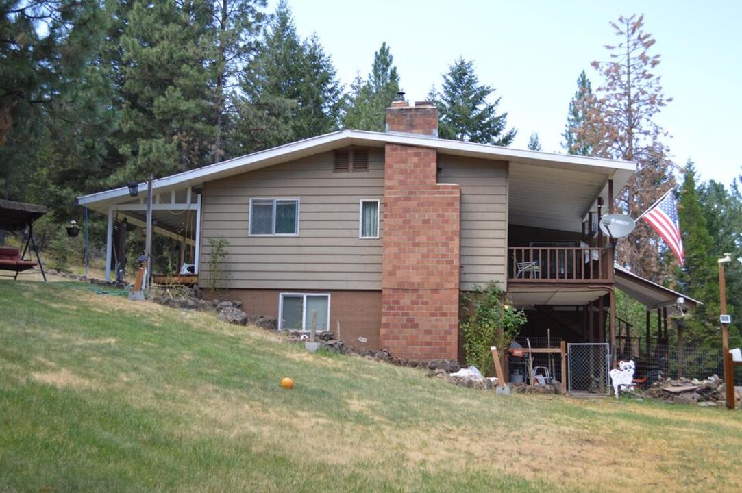 11425 Chase Mountain Rd in Keno, OR - Building Photo