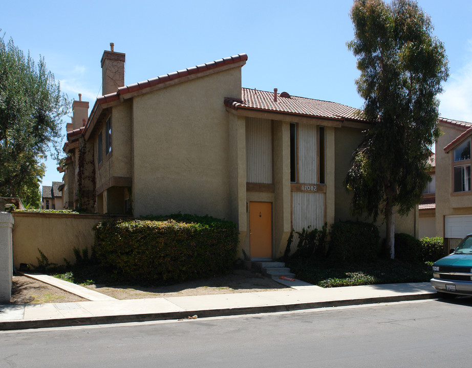 17082 Lynn Ln in Huntington Beach, CA - Building Photo