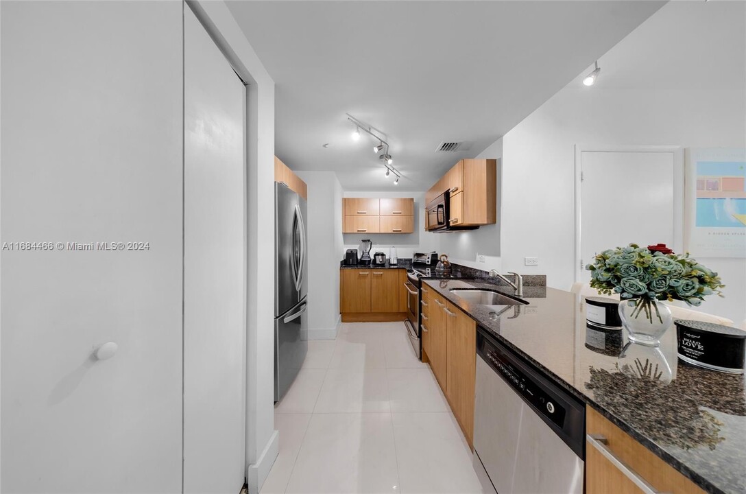 350 S Miami Ave, Unit # 2804 in Miami, FL - Building Photo