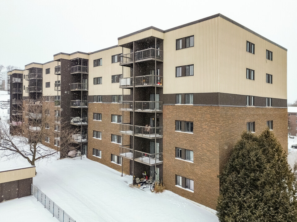 5310 HENRI-BOURASSA in Québec, QC - Building Photo