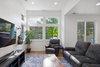 1487 N Pineview Ln in Boise, ID - Building Photo - Building Photo