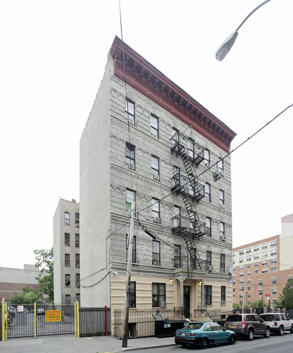 428 E 157th St in Bronx, NY - Foto de edificio