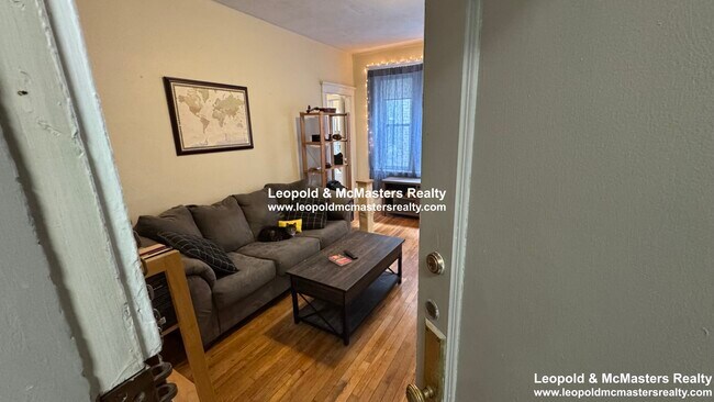 245 Kelton St, Unit 232 kelton street 3 in Boston, MA - Foto de edificio - Building Photo