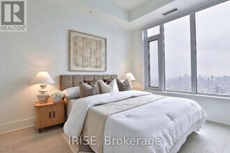 11 Yorkville Ave in Toronto, ON - Building Photo - Building Photo