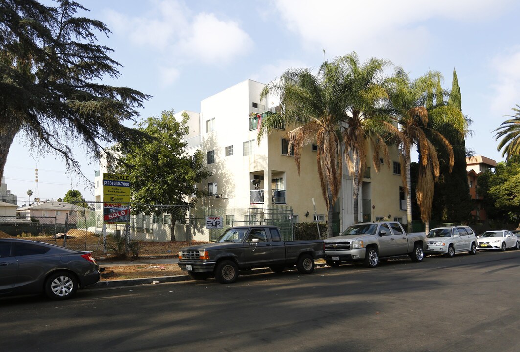 Mayur Town Homes in Los Angeles, CA - Building Photo