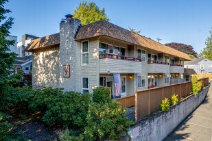 5624 California Ave SW in Seattle, WA - Building Photo