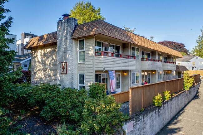 5624 California Ave SW in Seattle, WA - Building Photo - Primary Photo