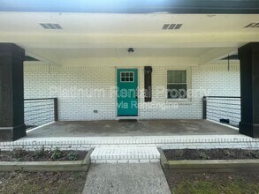 2216 Shancey Ln in Atlanta, GA - Foto de edificio - Building Photo