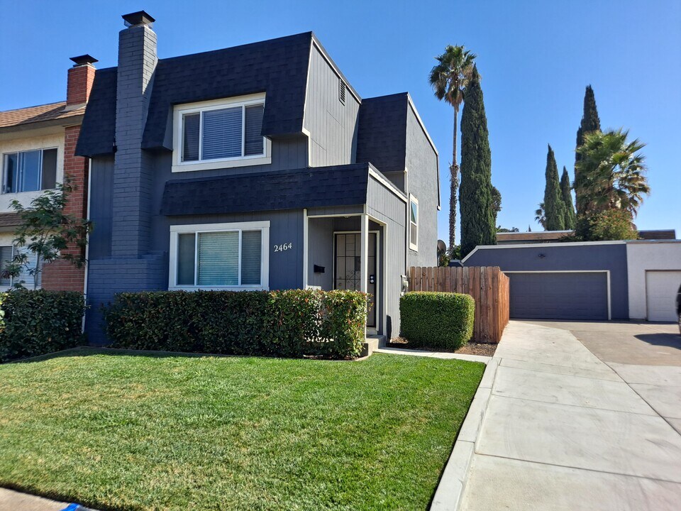 2464 Beaufort Dr in Fairfield, CA - Foto de edificio