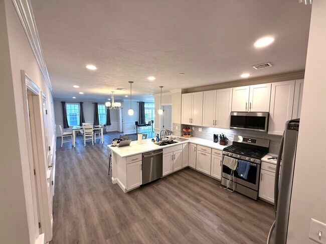 320 Middlesex Ave, Unit D107 in Medford, MA - Building Photo - Building Photo